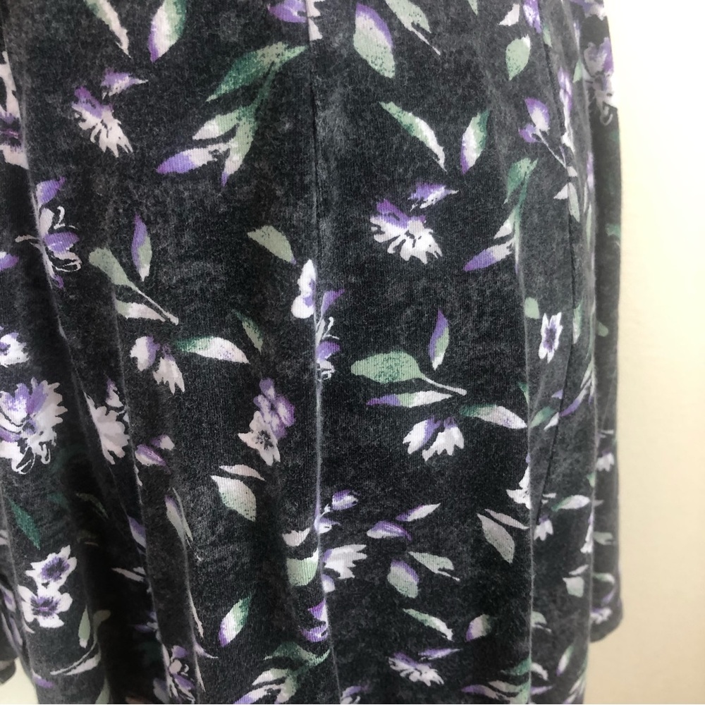 SOLD American Eagle Black Floral Circle Skater Skirt - Picture 7 of 9